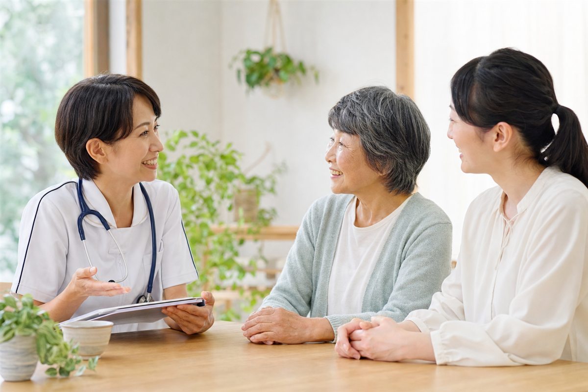 現役看護師がご本人とご家族の相談に対応している様子
